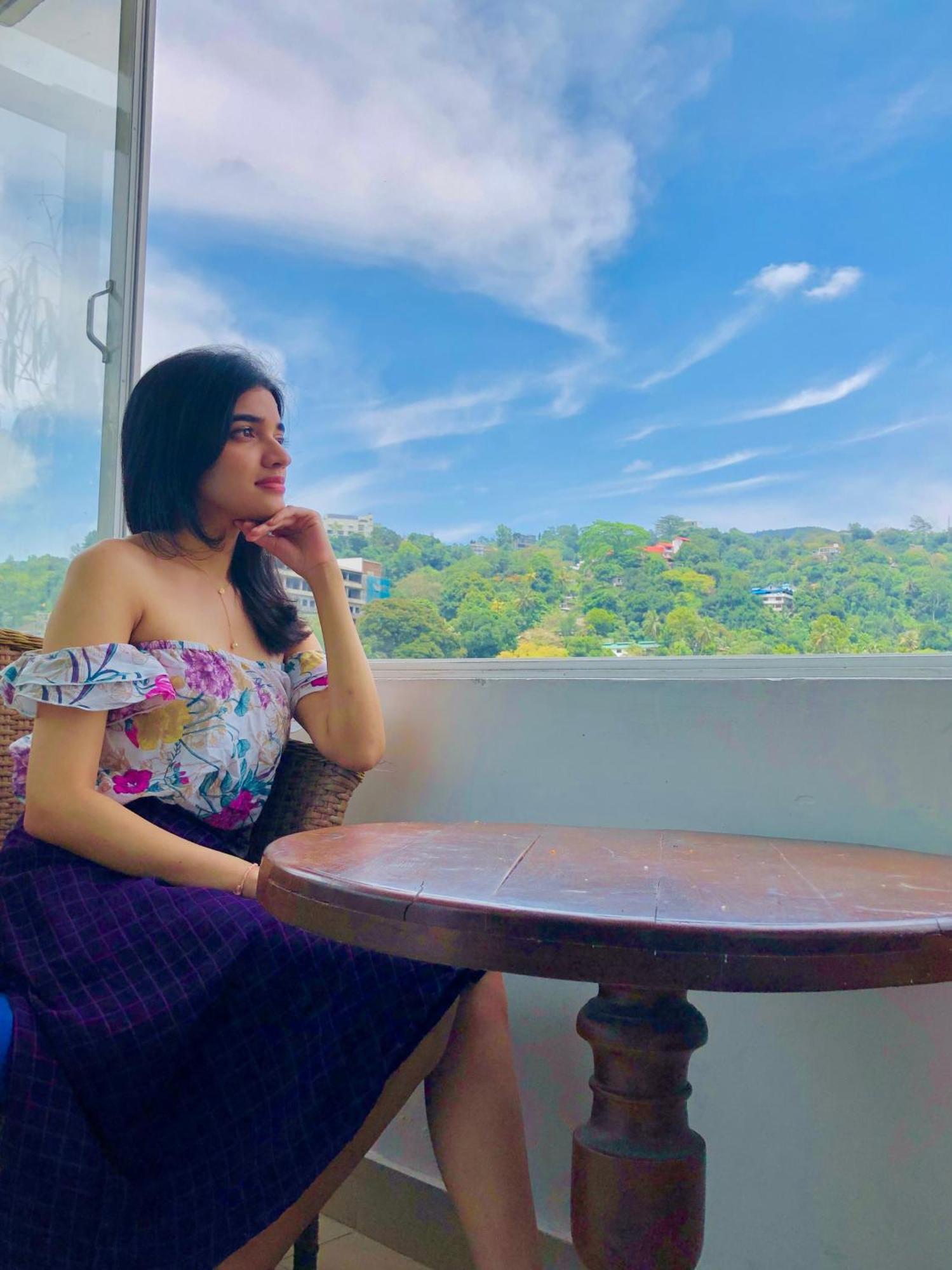 Quick Stop Inn แคนดี้ ภายนอก รูปภาพ